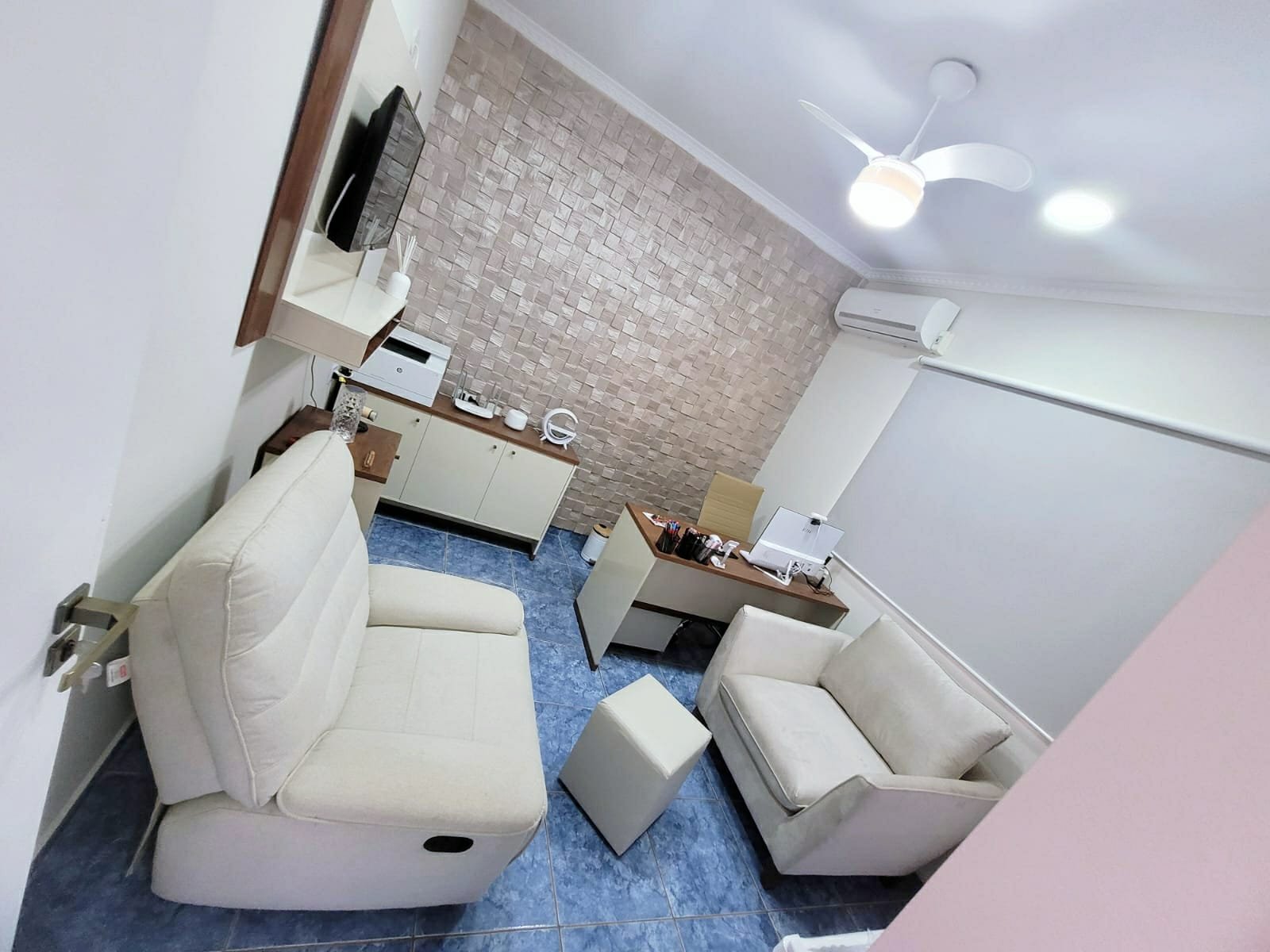 Foto do consultório aconchegante